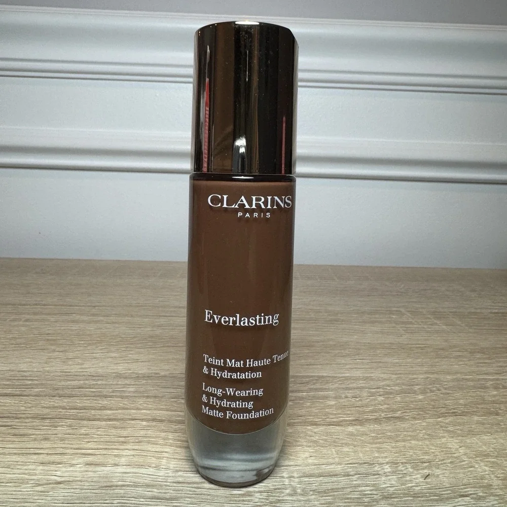 Clarins Everlasting Full Coverage Long Wearing & Hydrating Matte 120C ‎ 30ml